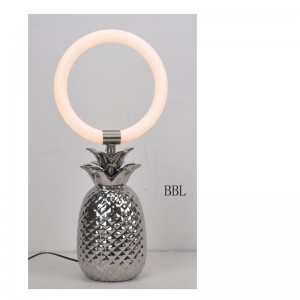 LED-tafellamp met keramische ananaslampvoet en acrylring